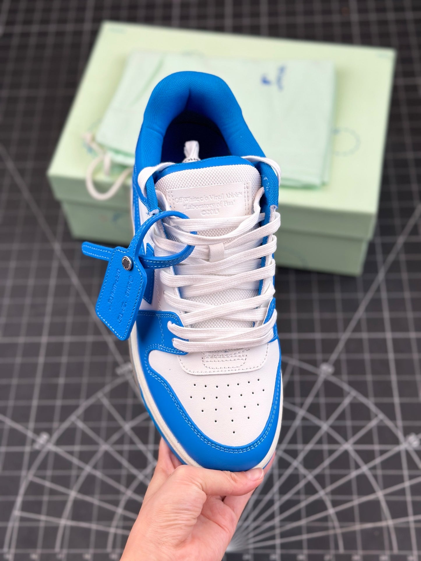 OFF-WHITE Out of Offce