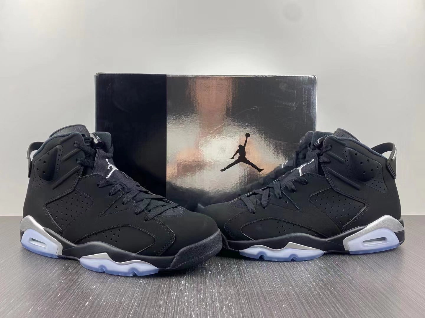 Air Jordan Retro 6 "Metallic Silver"