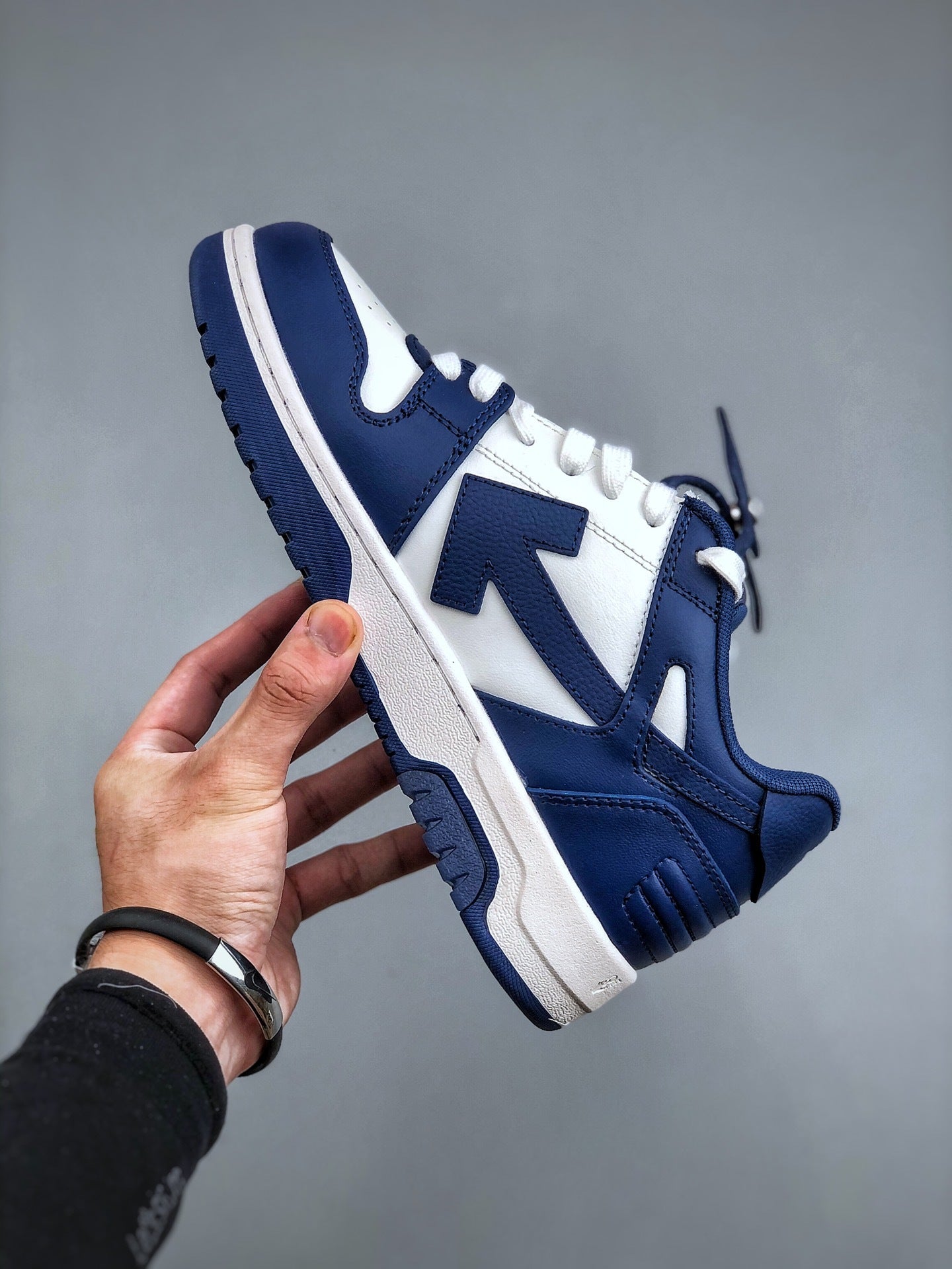 OFF-WHITE Out of Offce