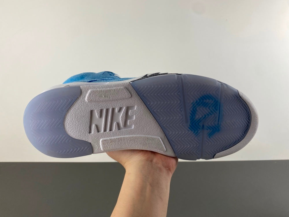 Air Jordan Retro 5 "North Carolina"