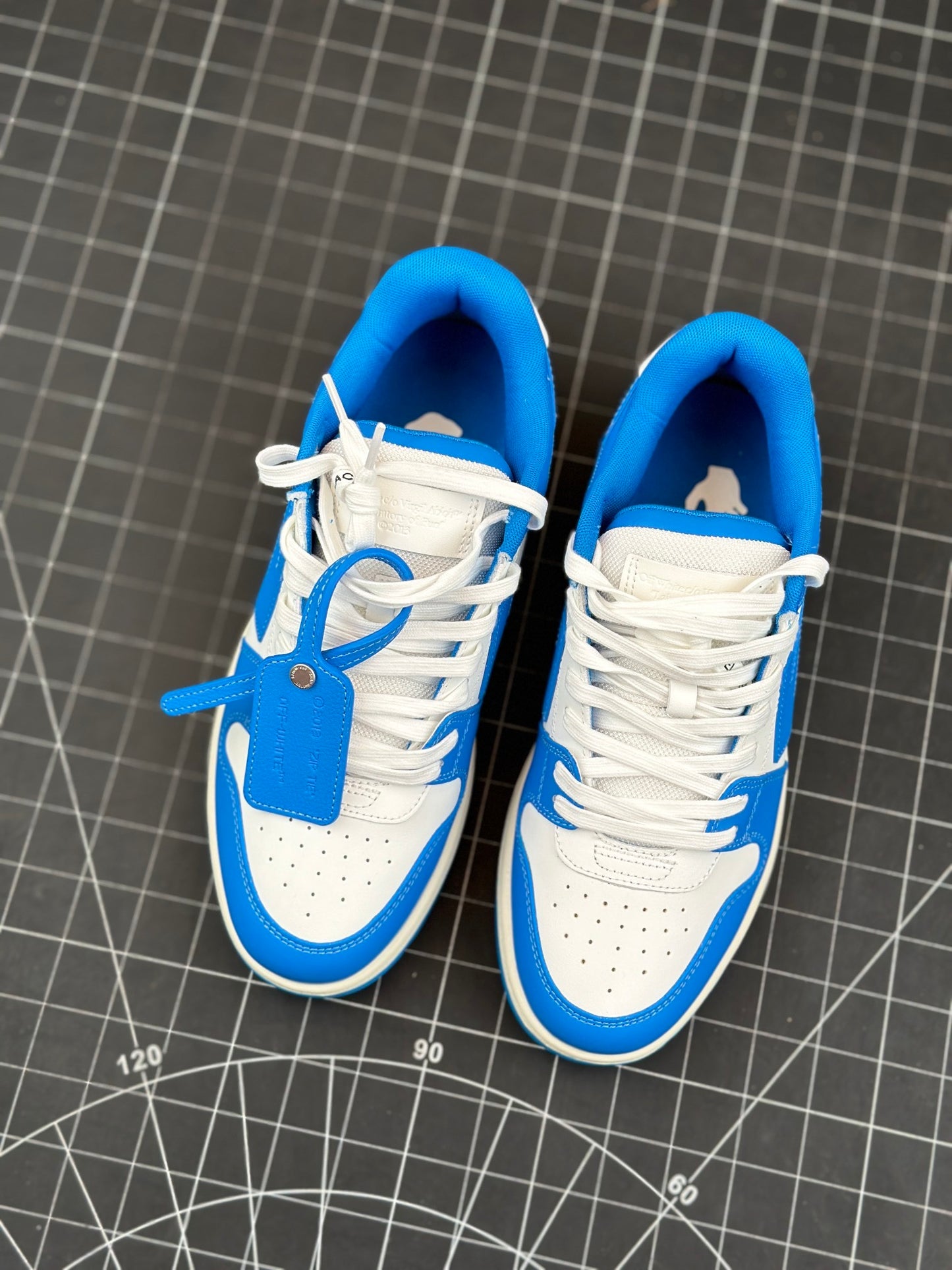 OFF-WHITE Out of Offce