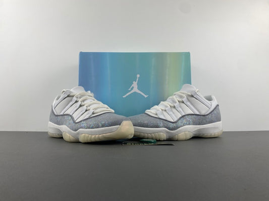 Air Jordan 11 Low 2025