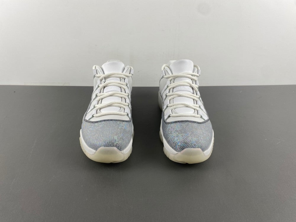Air Jordan 11 Low 2025