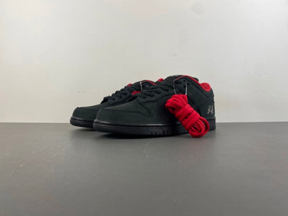 Nike Dunk Low SB x Supreme