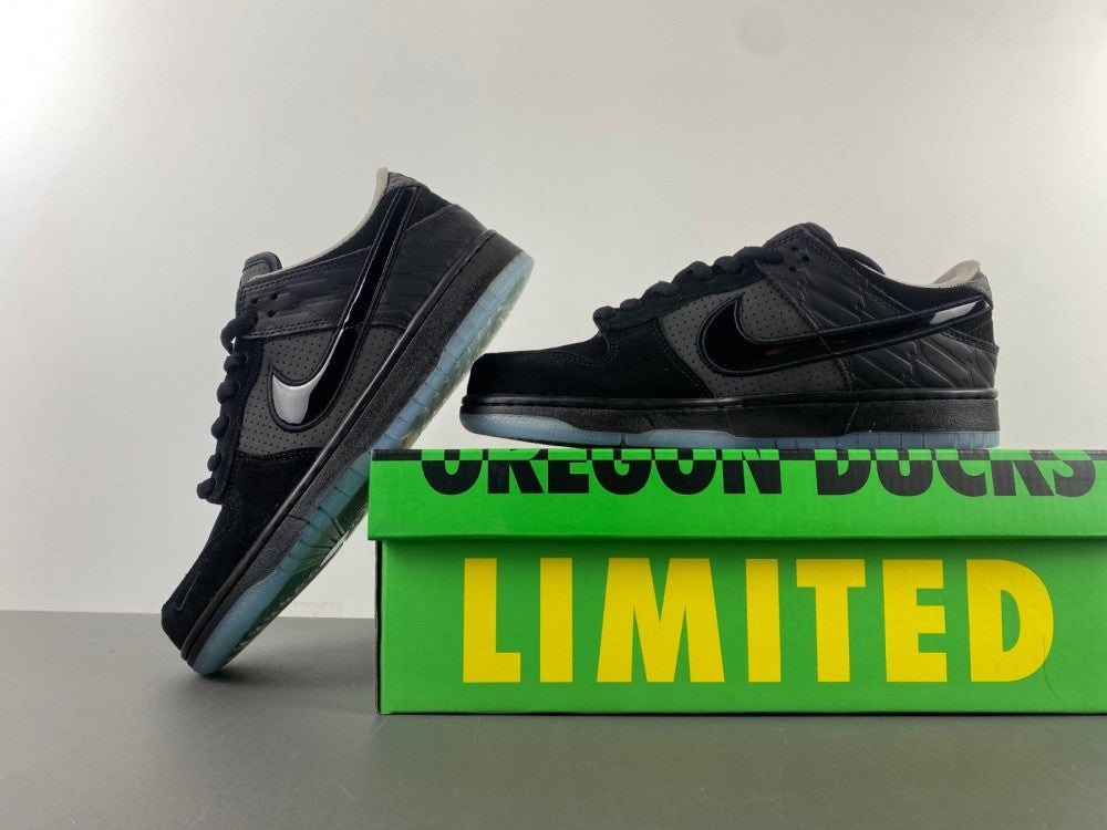 Dunk Low Lux “Oregon Black”