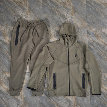 Conjunto Nike Tech - Colores