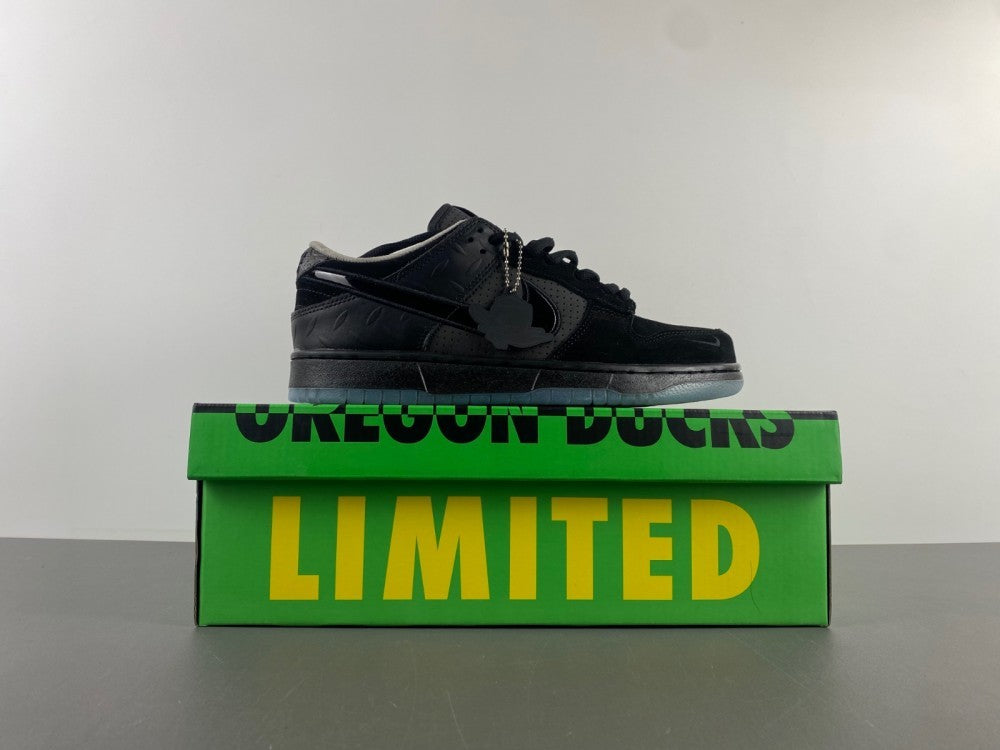 Dunk Low Lux “Oregon Black”