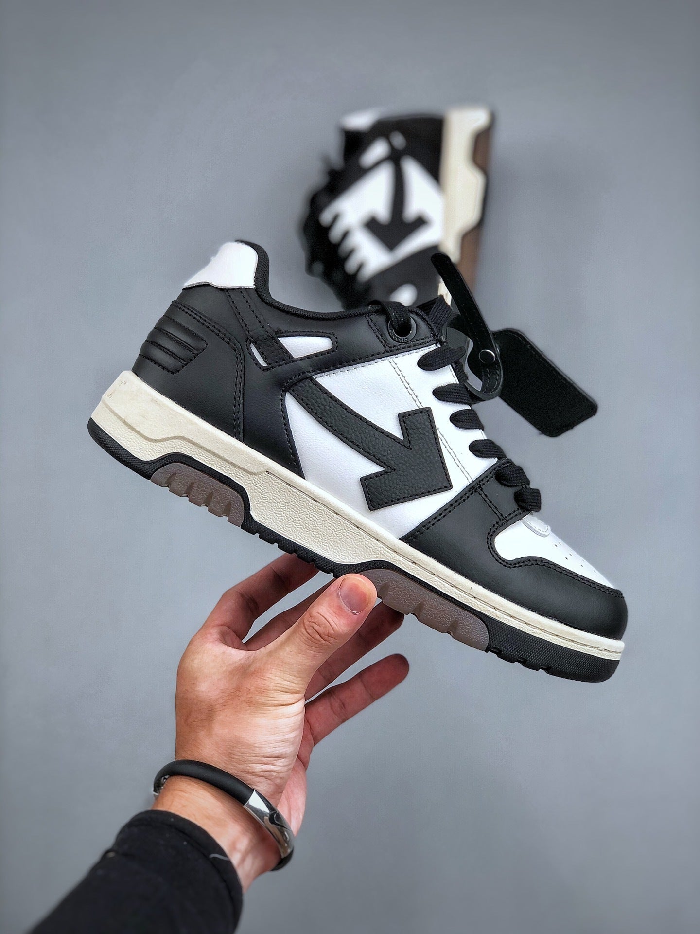 OFF-WHITE Out of Office