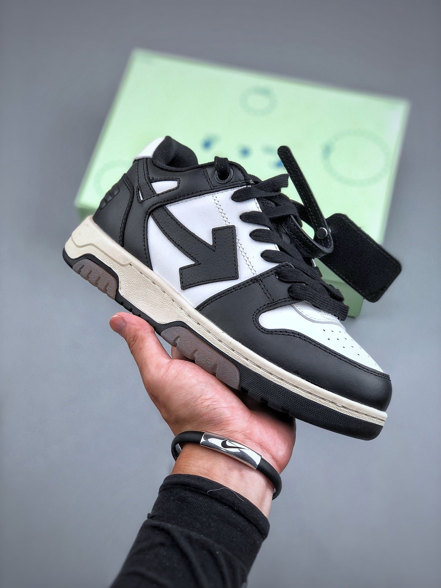 OFF-WHITE Out of Office
